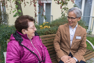 Pfr. Lim im Gespräch.